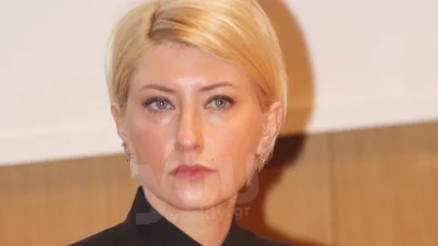 Μαυροφορεμένη και πεσμένη ψυχολογικά - Χαμός με την τελευταία εμφάνιση της Σίας Κοσιώνη