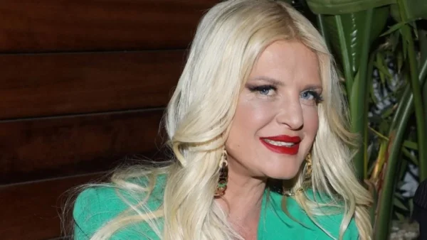 Με γόβες αξίας 975 ευρώ η Μαρίνα Πατούλη - Πόζαρε με μαύρο στενό φόρεμα και αναστάτωσε