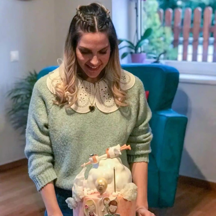 Μαντώ Γαστεράτου - Τούρτα