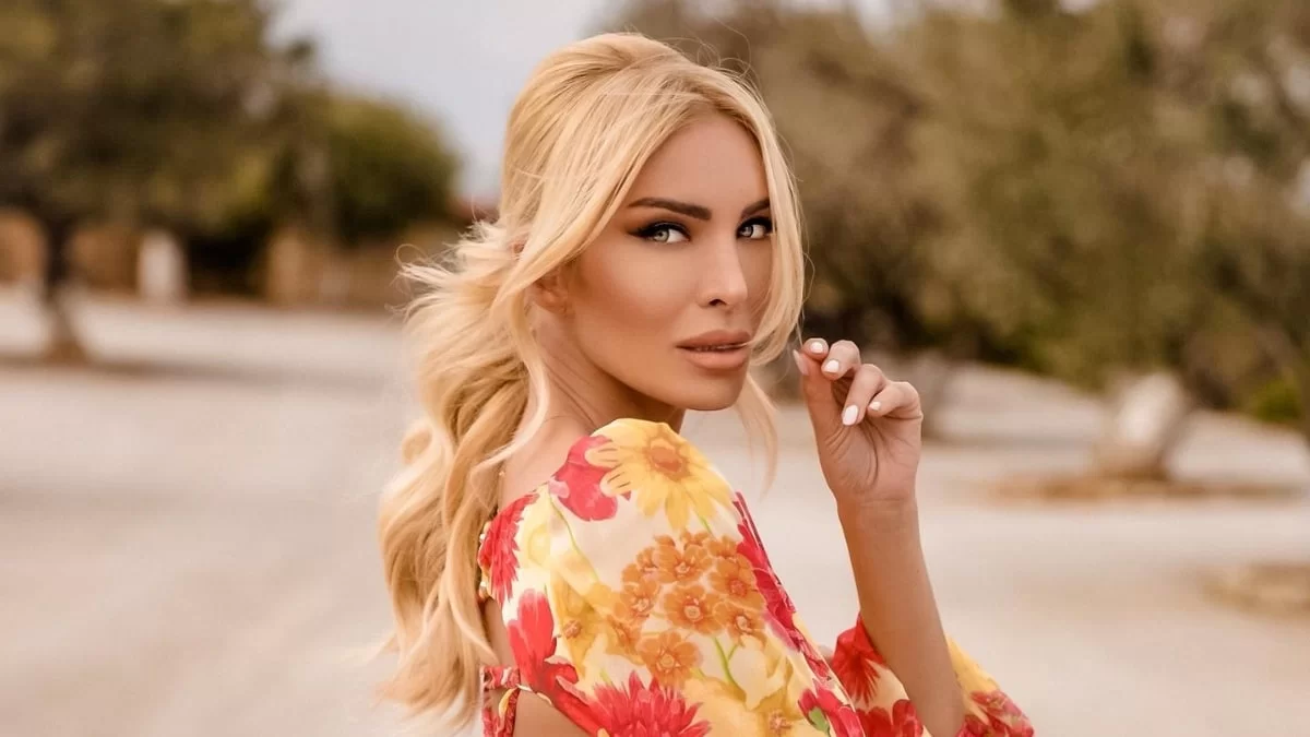 «Κάθε φορά που πέφτω στα πατώματα...»: Η συμβουλή που παίρνει η Καινούργιου από τον πατέρα της όταν χωρίζει