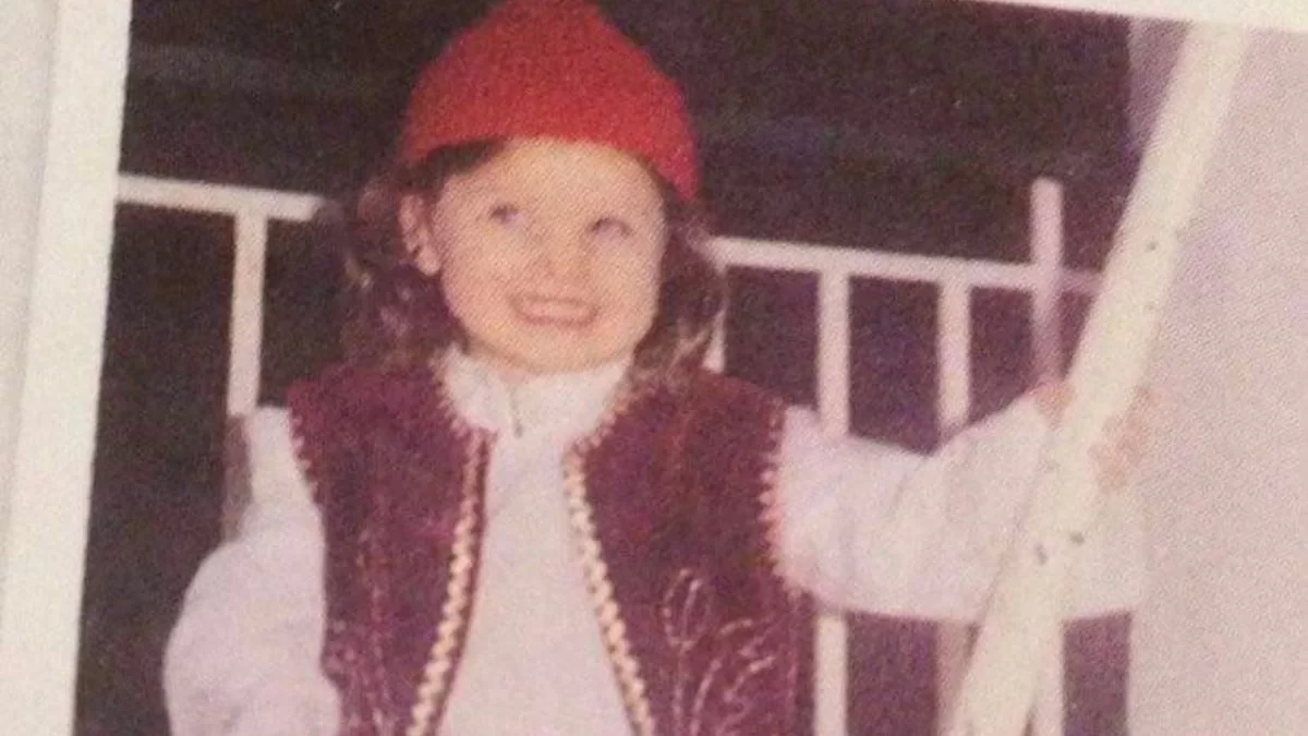 Instapoll: Ποιο είναι το κοριτσάκι της φωτογραφίας;