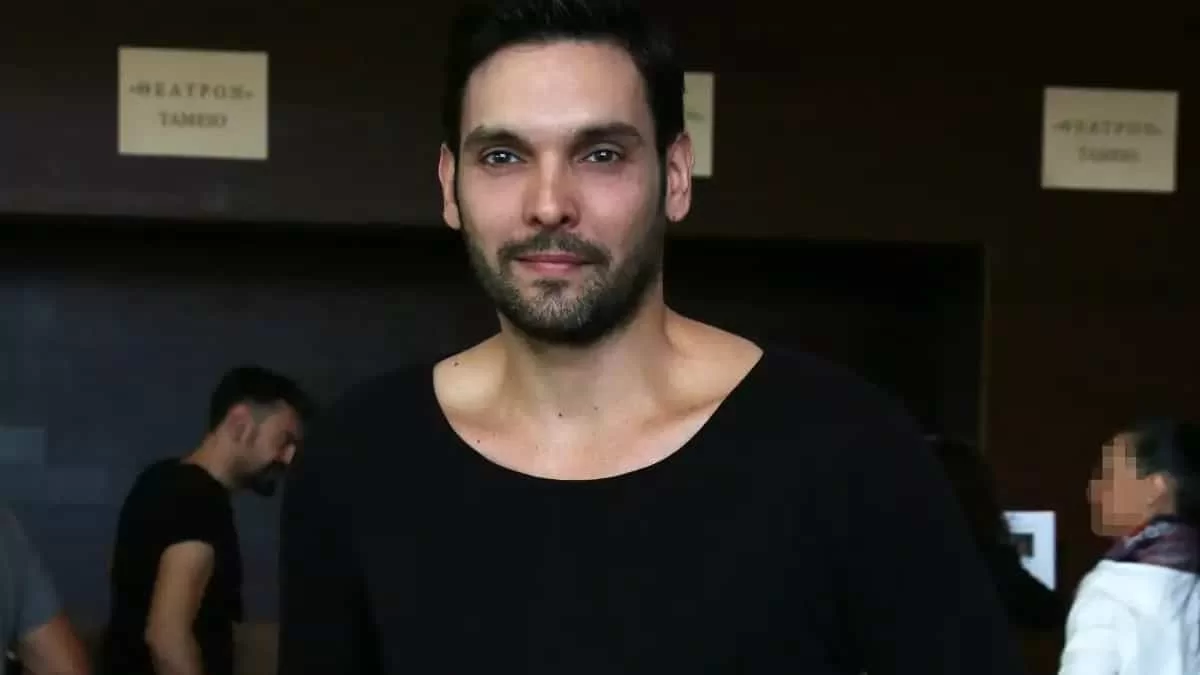 Ιωάννης Αθανασόπουλος για την εμπειρία του στον χώρο του θεάτρου - «Έβρισε τα θεία και αποχώρησα»