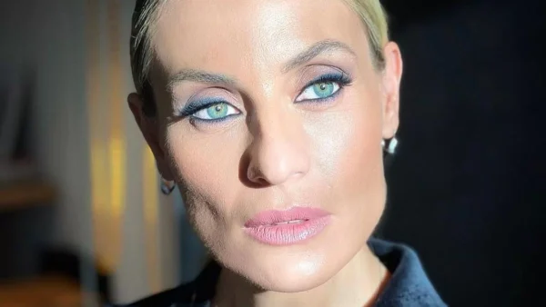 Ελεονώρα Μελέτη: Δημοσίευσε το πιο απολαυστικό βίντεο με την κόρη της που "τρύπωσε" στο καμαρίνι της