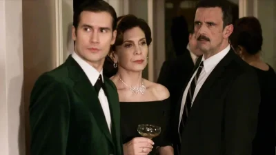 Άγριες Μέλισσες: Ο απρόσκλητος επισκέπτης στο πάρτυ των Σεβαστών αλλάζει τα δεδομένα