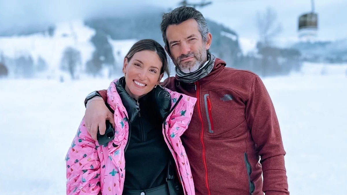 Έχουν τεράστιο κήπο με γκαζόν και ψηλά δέντρα - Μοναδικό το σπίτι Οικονομάκου και Μιχόπουλου