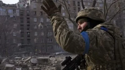 Πόλεμος Ουκρανία: 300 νεκροί σε θέατρο της Μαριούπολης - Σφηροκοπούν ανελέητα τη χώρα