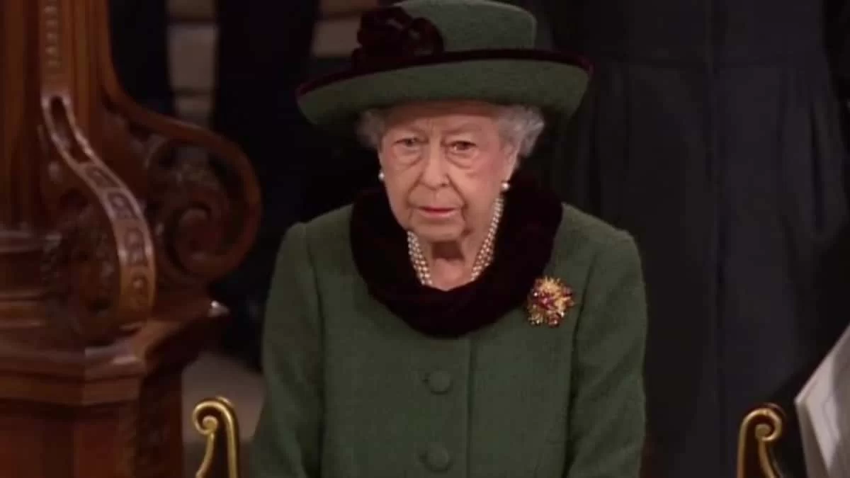 Υποβασταζόμενη η Βασίλισσα Ελισάβετ στο μνημόσυνο του πρίγκιπα Φιλίππου - Παρούσα όλη η βασιλική οικογένεια