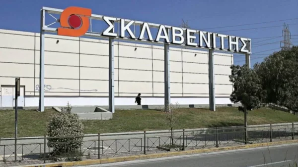 Ρίγη συγκίνησης με την κίνηση του Σκλαβενίτη - Έβαλαν έξω από κατάστημα τους...