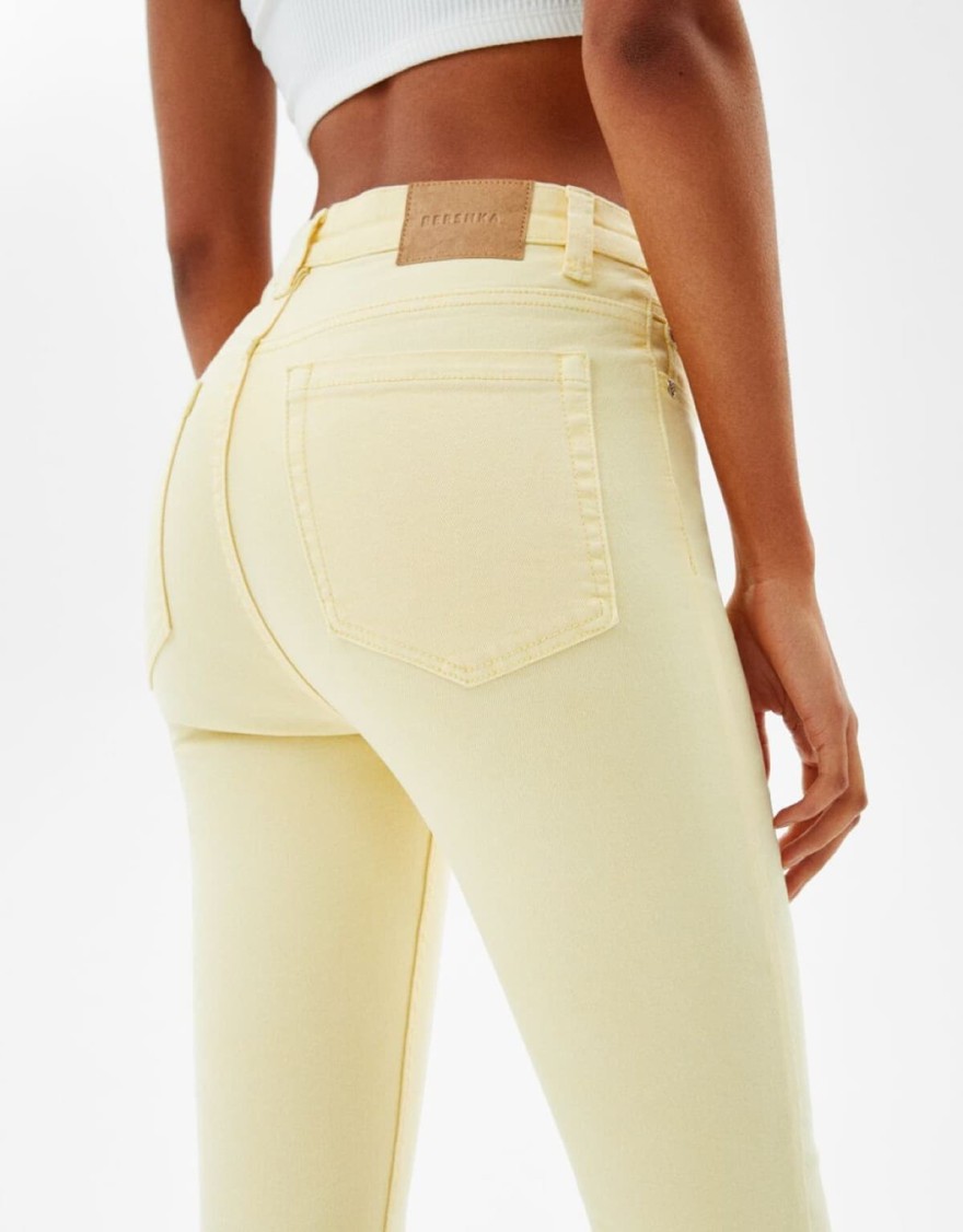 Κίτρινο παντελόνι από τα Bershka