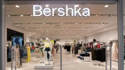 Κάνει θραύση το κορμάκι με μακρύ ασύμμετρο μανίκι από τα Bershka - Μόνο με 12.59 €