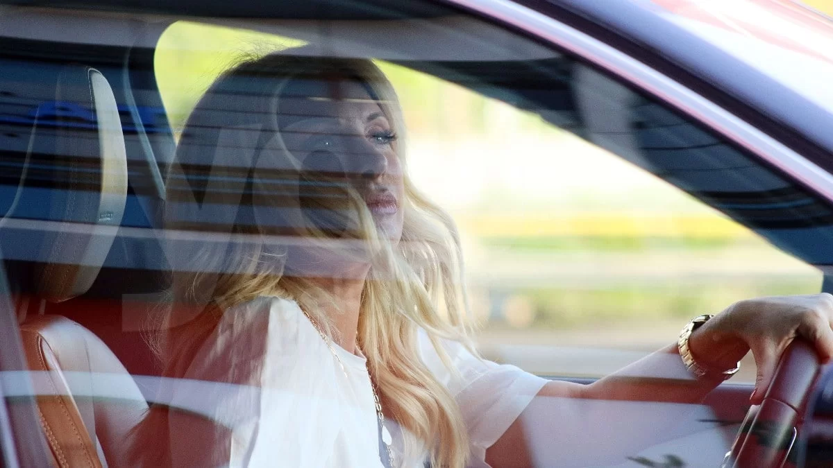 Πως κυκλοφορεί η Ελένη Μενεγάκη πριν την εκπομπή της στο MEGA - Φωτογραφία από δρόμο της Αθήνας