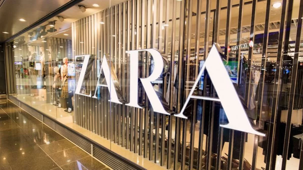 Ξεπουλάει στο λεπτό - Η demin στενή φούστα από τα Zara που φοριέται όλη μέρα και παντού