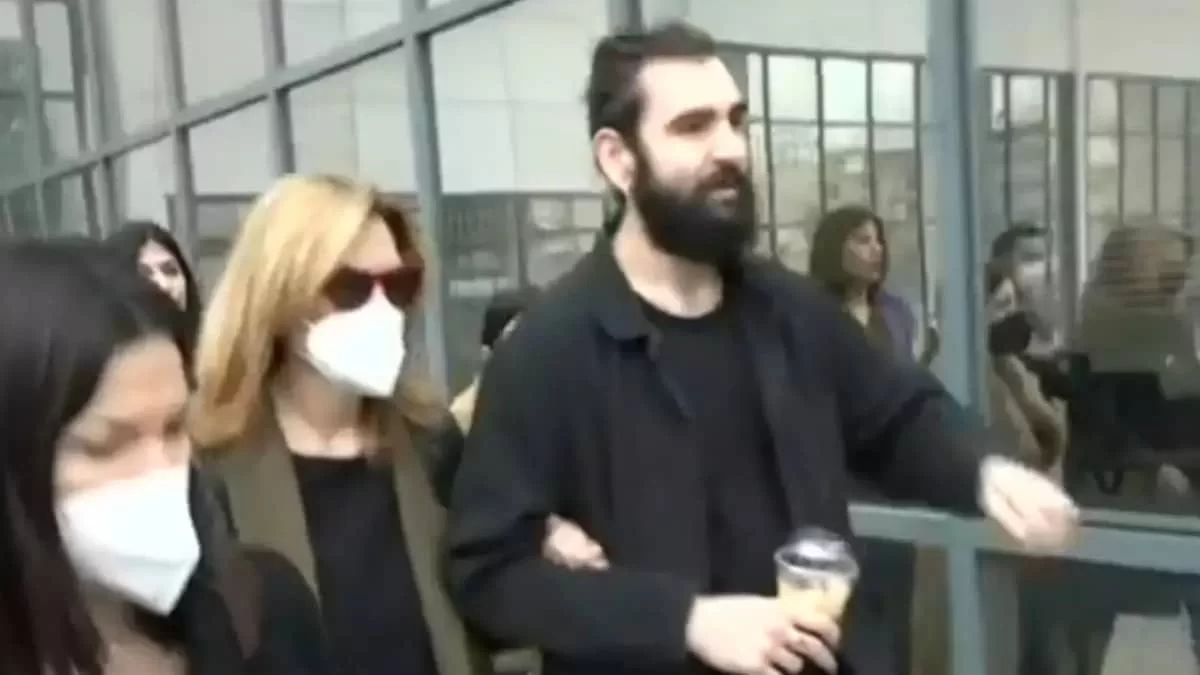 Δίκη Πέτρου Φιλιππίδη: Στο δικαστήριο η Ελπίδα Νίνου και ο γιος τους - Τα πρώτα πλάνα