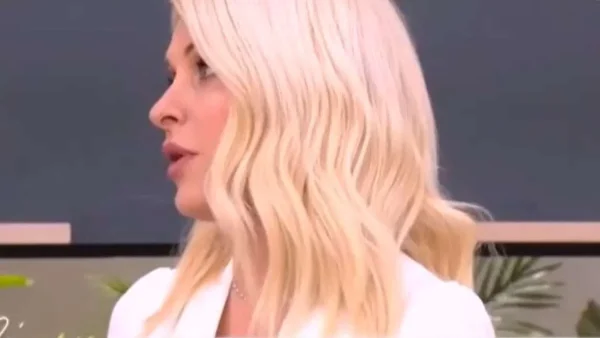 Ελένη Μενεγάκη: Πήρε κιλά και το αποκάλυψε στο αέρα της εκπομπής της - «Τα ρούχα μου τεντώνουν, είναι στενά…»