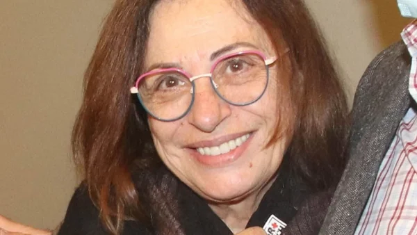 Χάρις Αλεξίου: Ζευγάρι με πασίγνωστη τραγουδίστρια ο γιος της, Μάνος - Στη φόρα κοινή φωτογραφία