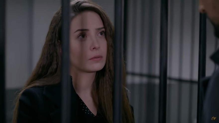 Elif Μελέκ φυλακή