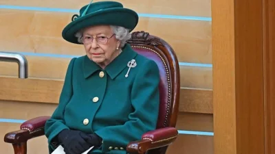 Δύσκολες ώρες για τη Βασίλισσα Ελισάβετ - «Είναι πλέον καθηλωμένη σε αναπηρικό καροτσάκι»