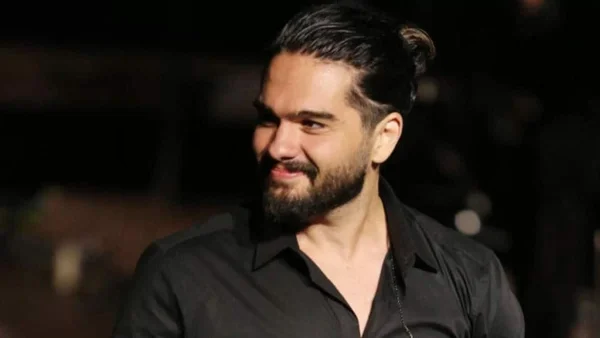 Χρήστος Μάστορας: Με φτερά αγγέλου στο νέο του video clip - Η καινούργια του επιτυχία