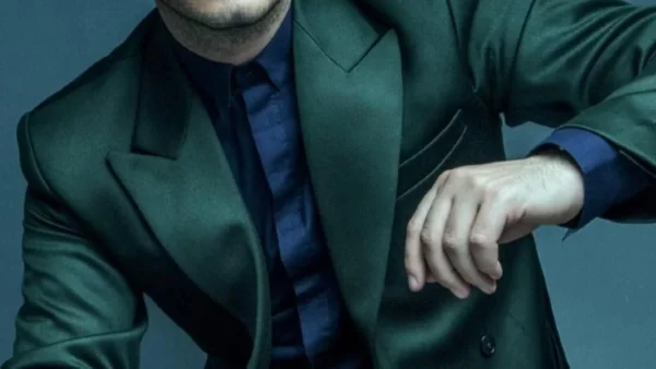 Αποκάλυψε για πρώτη φορά πως είναι gay - Η εξομολόγηση γνωστού Έλληνα τραγουδιστή