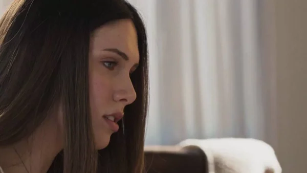 Η Γη της Ελιάς: Τραγωδία! Η Μυρτάλη βρίσκει νεκρό στο σπίτι της τον...