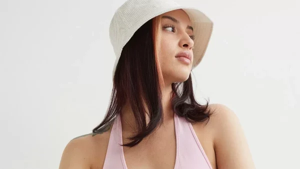 Λες και βγήκε από τα 90's - Το ροζ φόρεμα των H&M που ξεπουλάει