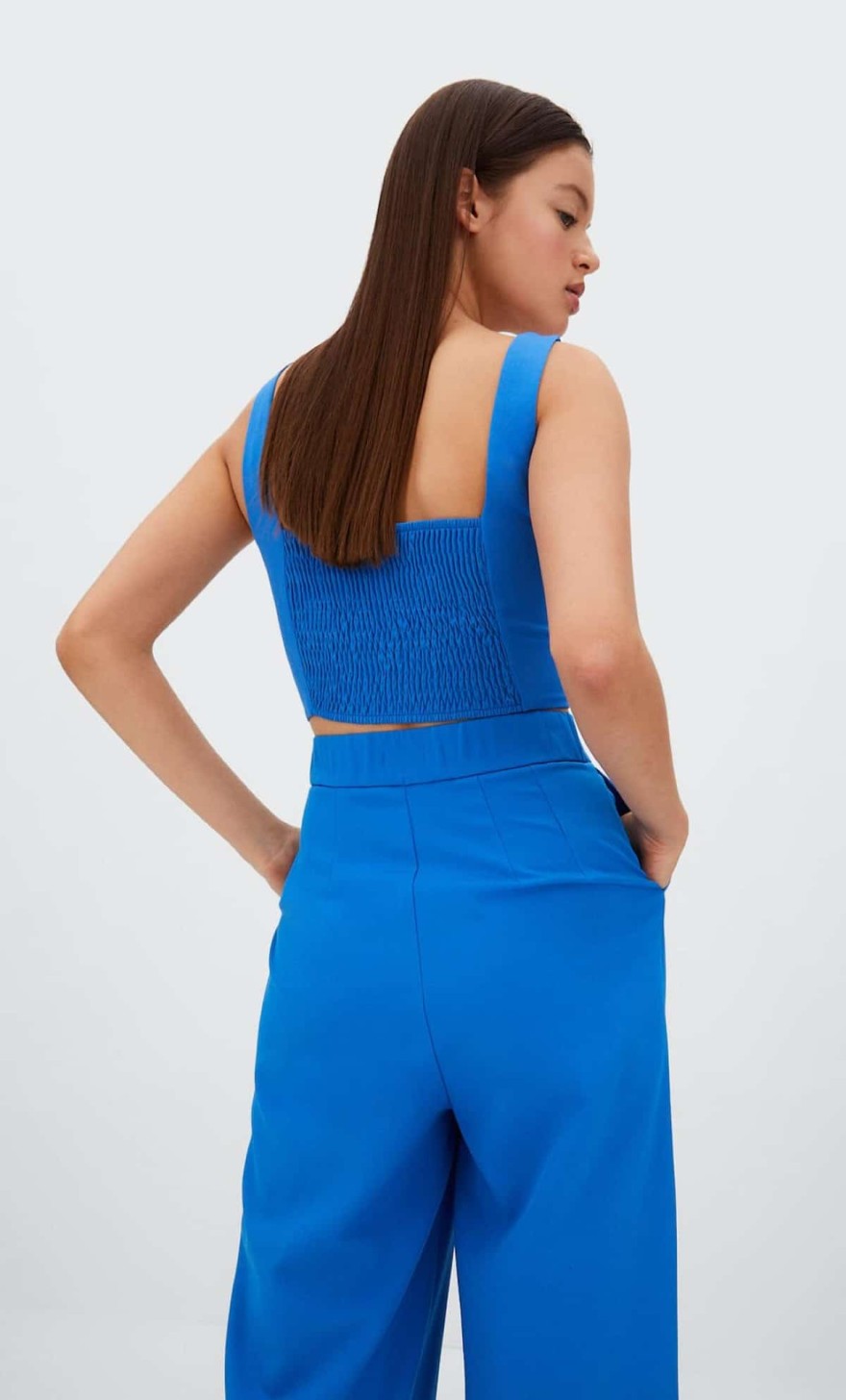 Top μπλε από τα Stradivarius