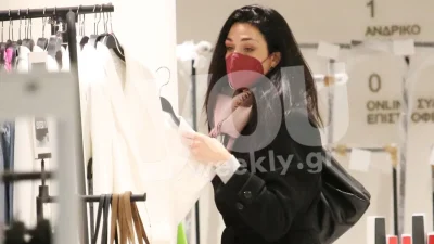 Ιωάννα Τριανταφυλλίδου: Αποκλειστικές φωτογραφίες από τα ψώνια της σε γνωστό εμπορικό κέντρο στα βόρεια προάστια