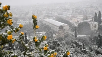 Κακοκαιρία Φίλιππος - Χιόνια στην Αττική: Πού απαγορεύεται η κυκλοφορία και πού χρειάζονται αλυσίδες