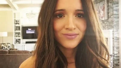 Σούσουρο με την φωτογραφία της Καλομοίρας από την Ελλάδα