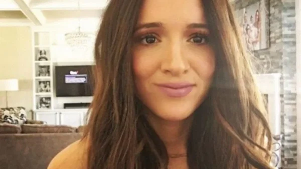 Σούσουρο με την φωτογραφία της Καλομοίρας από την Ελλάδα