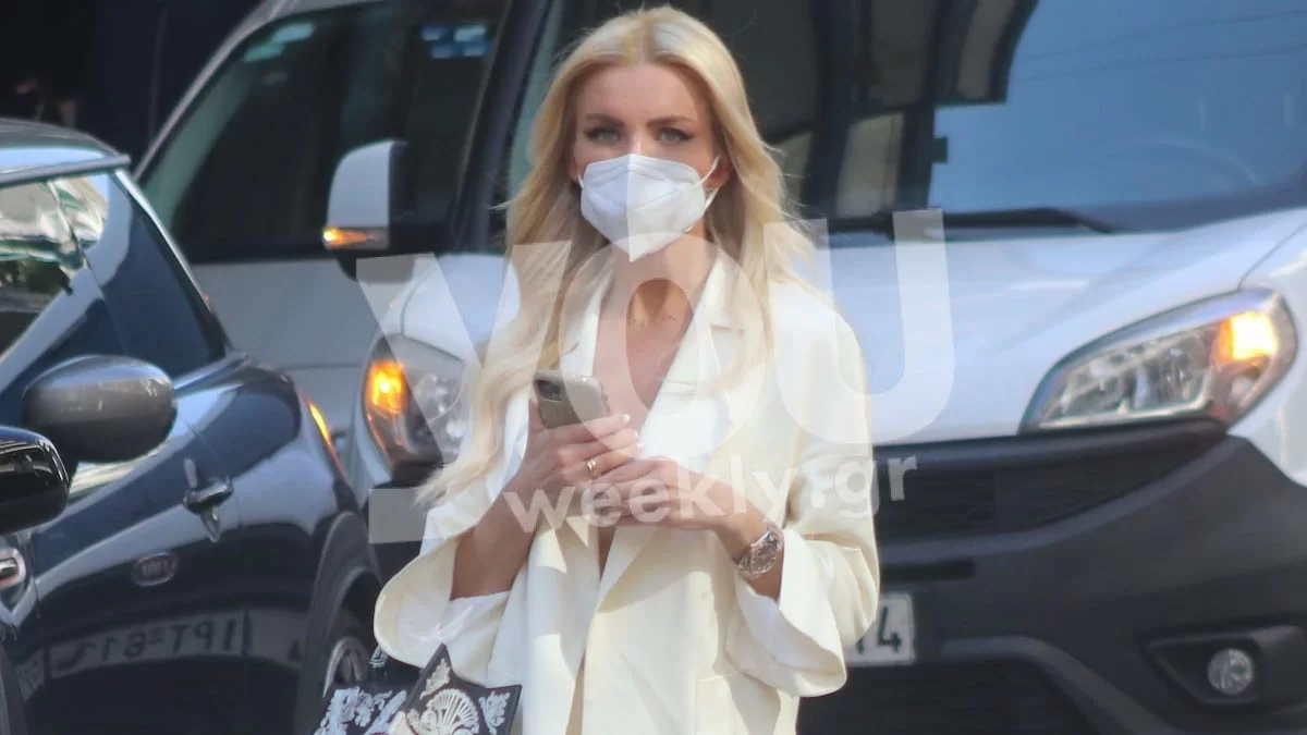 Κατερίνα Καινούργιου: "Κέντρισε" τα βλέμματα από την έξοδό της στο κέντρο της Αθήνας