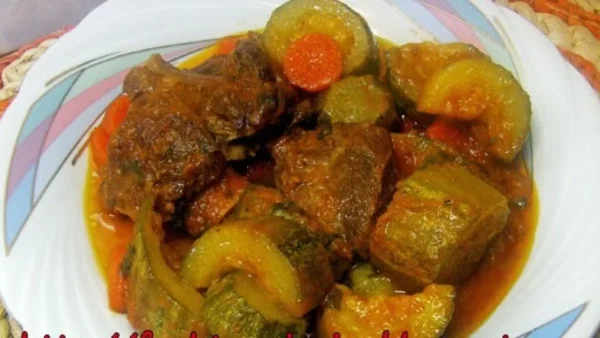 Θα γλύφετε τα δάχτυλά σας με την συνταγή της Βέφας Αλεξιάδου - Μοσχάρι κοκκινιστό με κολοκυθάκια