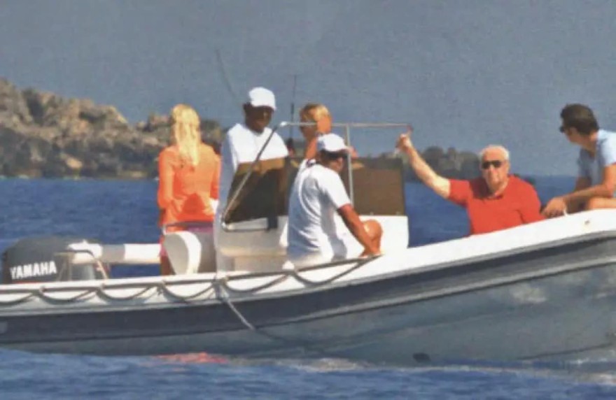 Δημήτρης Κοντομηνάς διακοπές