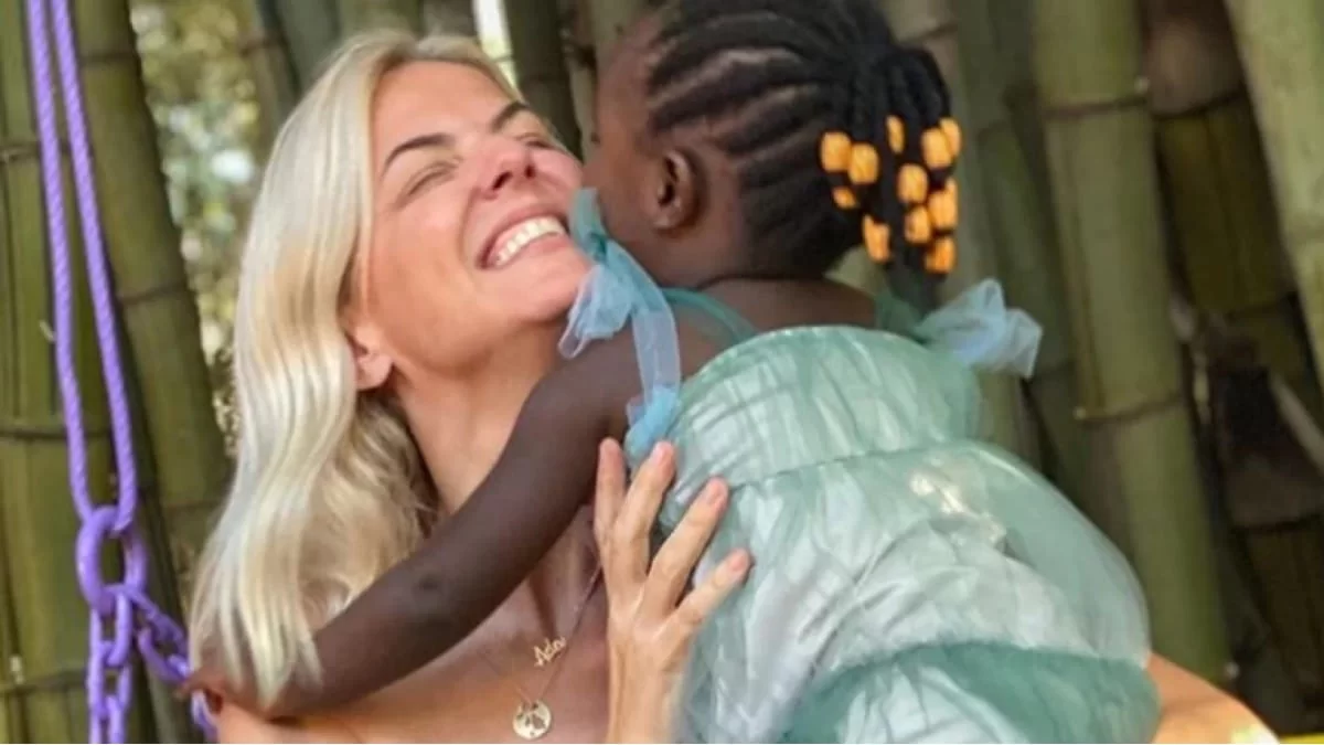 Πριγκίπισσες για λίγες ώρες - Η γλυκιά ανάρτηση της Χριστίνας Κοντοβά με την κόρη της