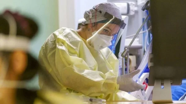 Κορωνοϊός: Παραμένουν υψηλά τα σημερινά (2/3) κρούσματα