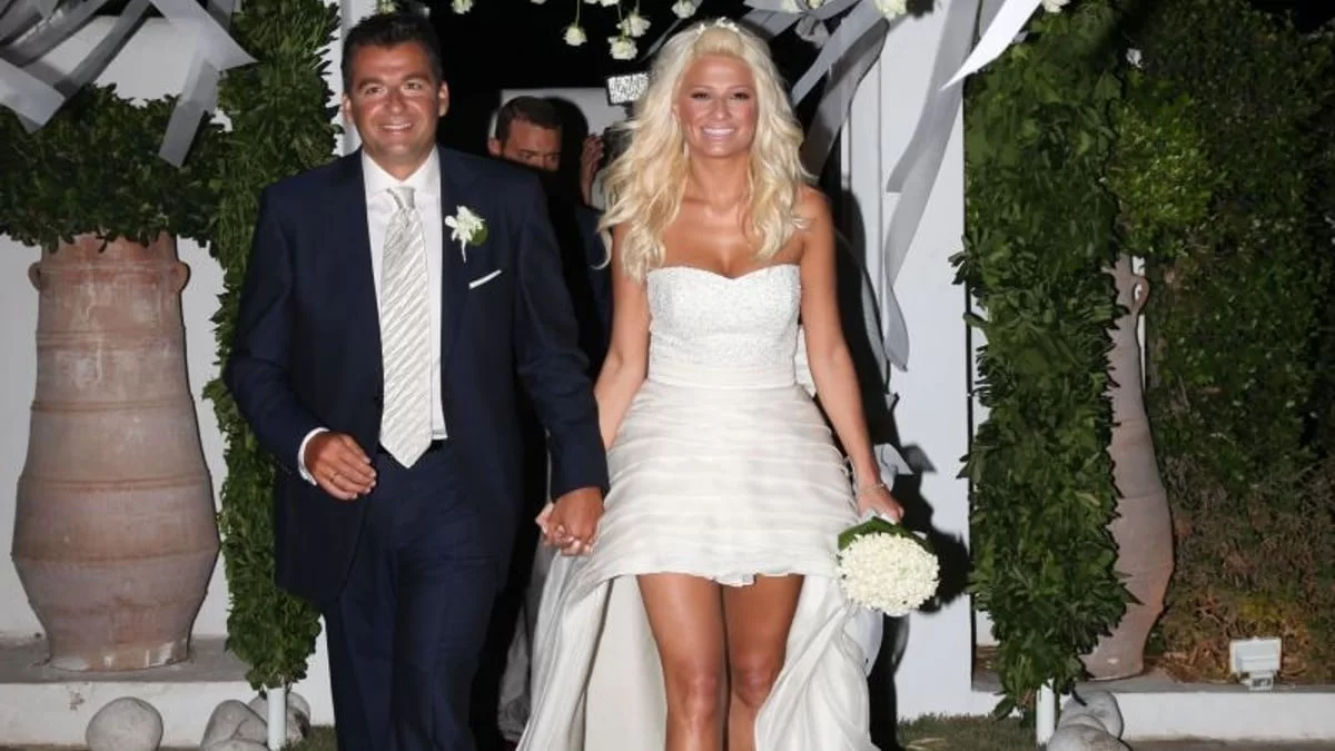 Insta Poll: Σας άρεσε το νυφικό που έβαλε στον γάμο της με τον Γιώργο Λιάγκα η Φαίη Σκορδά;