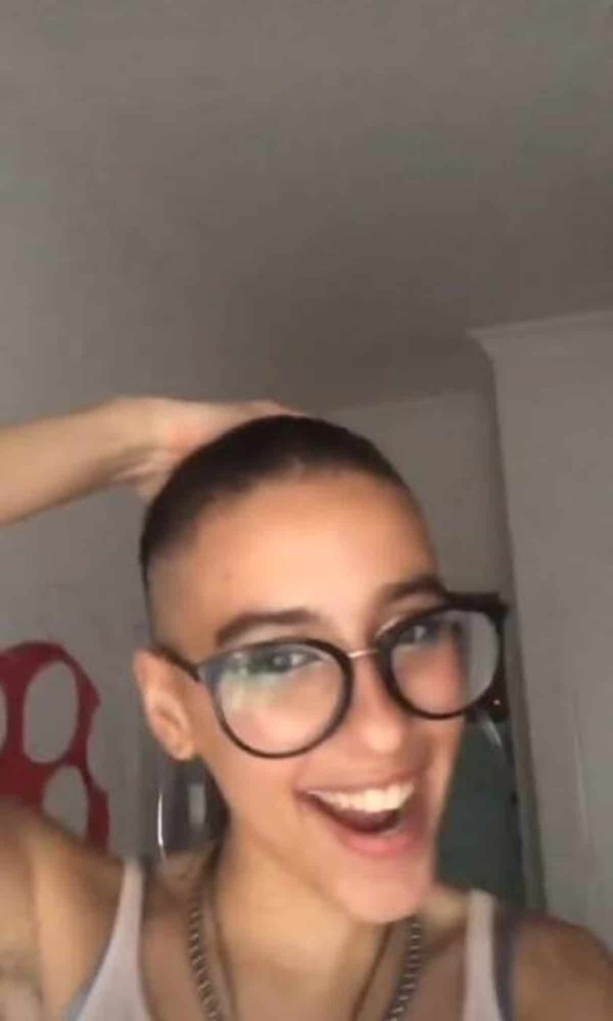 Η κόρη της Ματθίλδης Μαγγίρα κουρεύτηκε