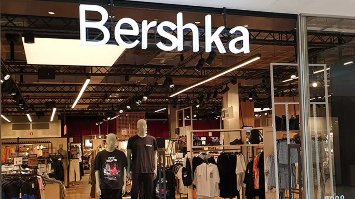 Έχουν πάρει "φωτιά" τα ταμεία με το απόλυτο φόρεμα από τα Bershka - Κοστίζει μόνο 16.09 €