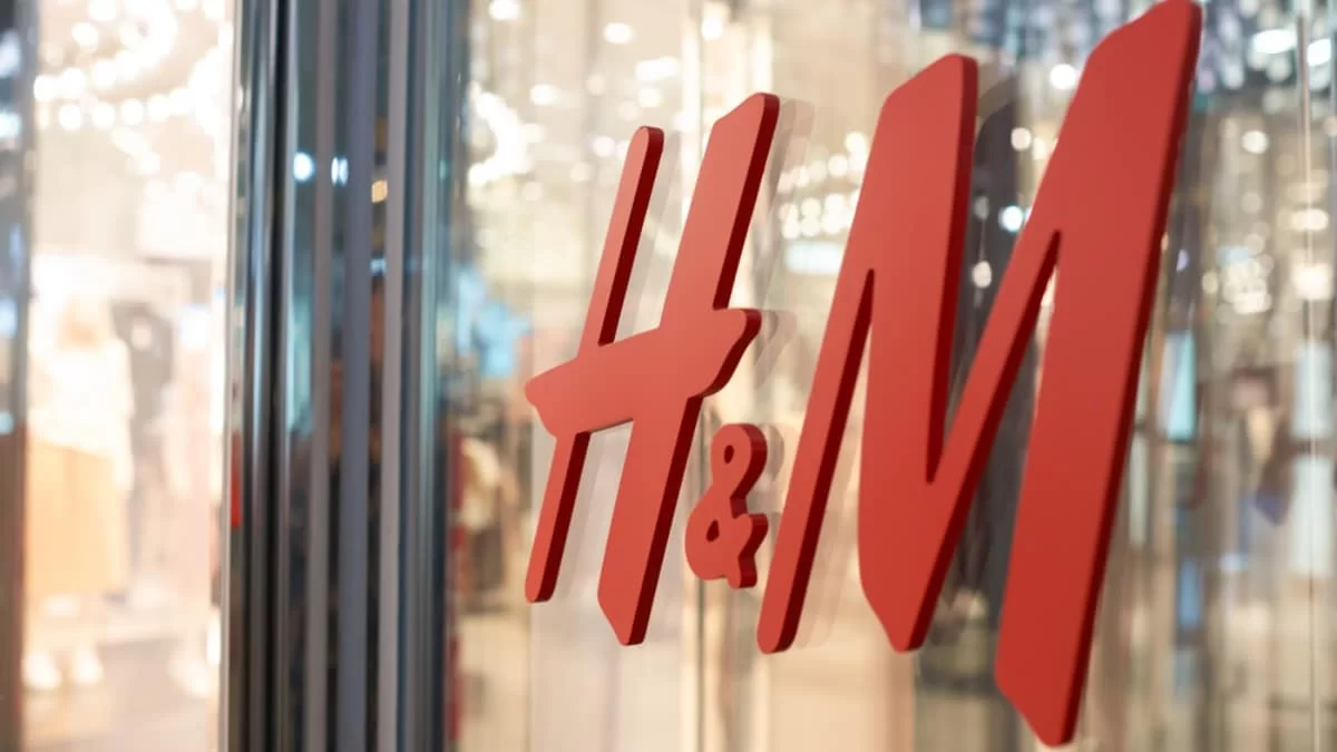 Το φλοράλ φόρεμα από τα H&M είναι must have - Ξεπουλάει στο λεπτό