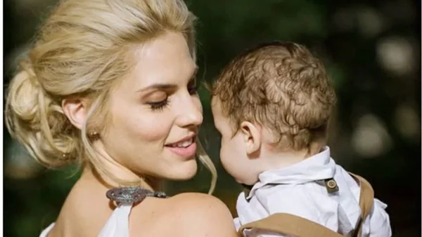 Μαντώ Γαστεράτου: Τρολάρει με ένα story τον 2 ετών γιο της  - Η στυλιστική επιλογή που τρέλανε τη μανούλα