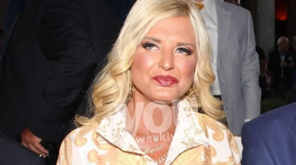 Με γαλάζιες over the knee μποτές και μπλε φόρεμα - Σούσουρο με την νέα εμφάνιση της Μαρίνας Πατούλη