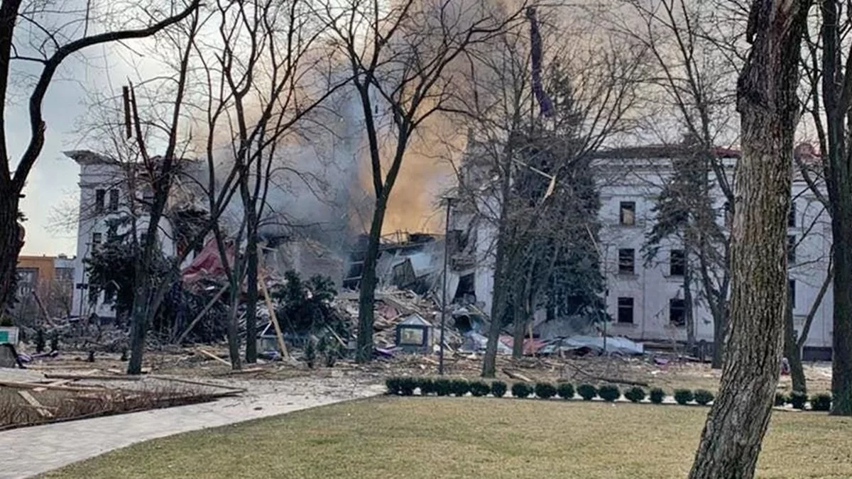 Ουκρανία: 130 άνθρωποι ανασύρθηκαν ζωντανοί από τα ερείπια του θεάτρου στη Μαριούπολη