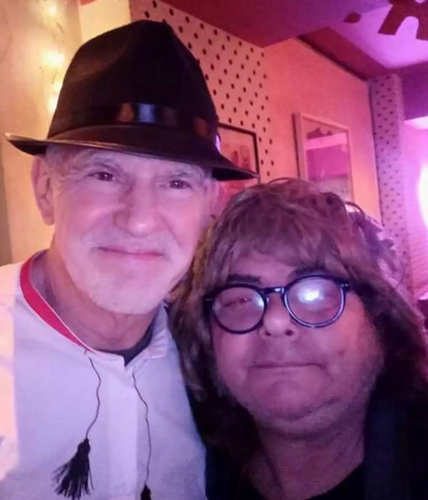 O Γιώργος Παπανδρέου σε μασκέ πάρτυ