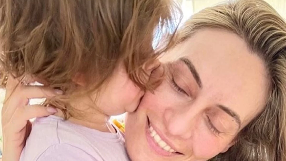 «Εκεί λίγο σκάλωσα, δεν ήξερα...» - Ο τρυφερός διάλογος της Ελεονώρας Μελέτη με την κόρη της