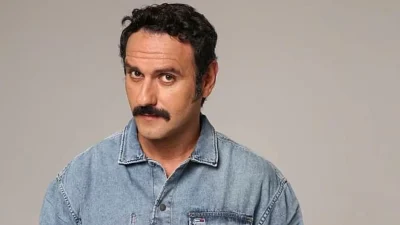 Σαν να βγήκε από «Τα καλύτερά μας χρόνια»: Το σπίτι του Μελέτη Ηλία στο Μενίδι