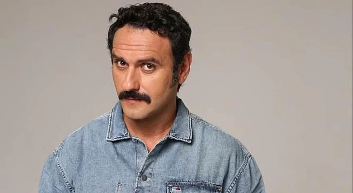 Σαν να βγήκε από «Τα καλύτερά μας χρόνια»: Το σπίτι του Μελέτη Ηλία στο Μενίδι