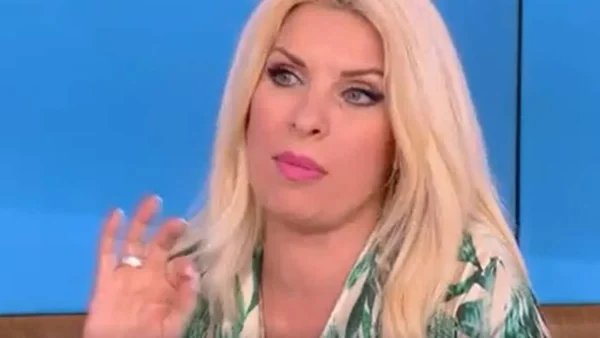 «Αν μια γυναίκα βγάζει παραπάνω χρήματα από...» - Έξαλλη η Ελένη Μενεγάκη στον αέρα της εκπομπής