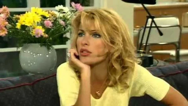 Οι αναμνήσεις της Ελένης Μενεγάκη από τον ρόλο της στη σειρά Πάτερ Ημών - Τι θυμήθηκε;