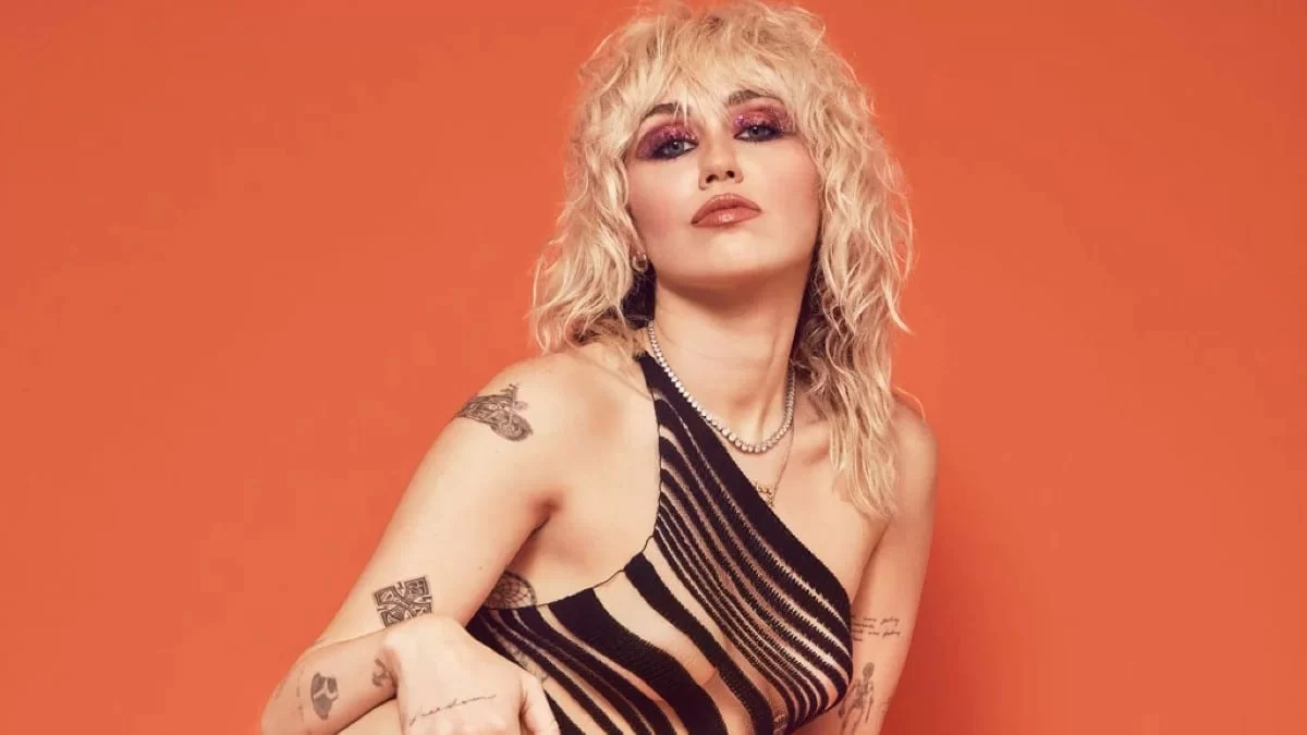 Κεραυνός χτύπησε το αεροπλάνο της - Δύσκολες ώρες για την Miley Cyrus