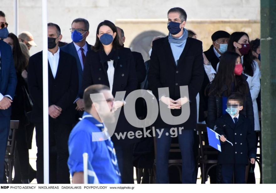 Ο Κώστας Μπακογιάννης και η Νίκη Κεραμέως στην παρέλαση